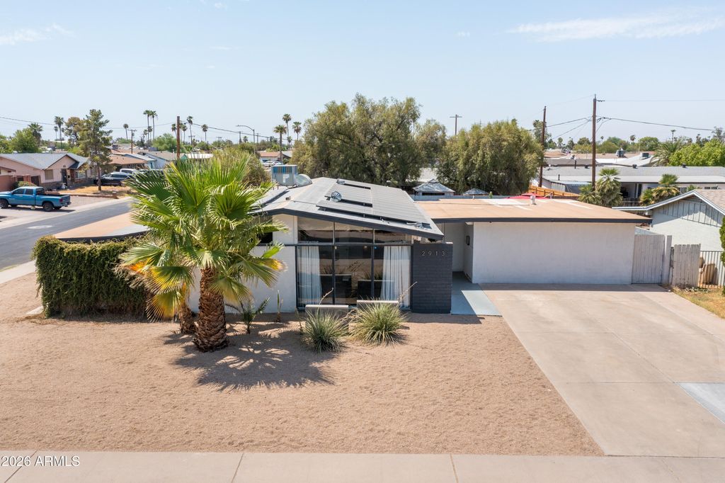 2913 W MADRAS Lane, Phoenix, AZ 85053 — exterior