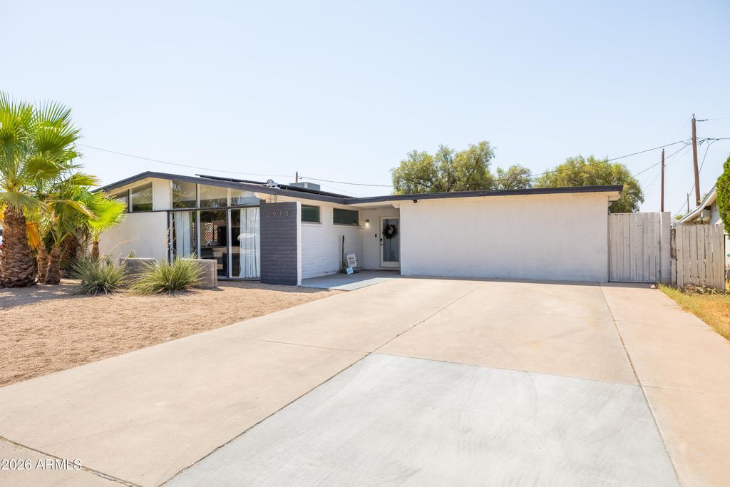2913 W MADRAS Lane, Phoenix, AZ 85053 — photo 3