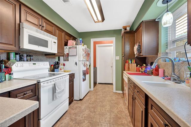 1100 N Heron Drive, Seabrook, TX 77586