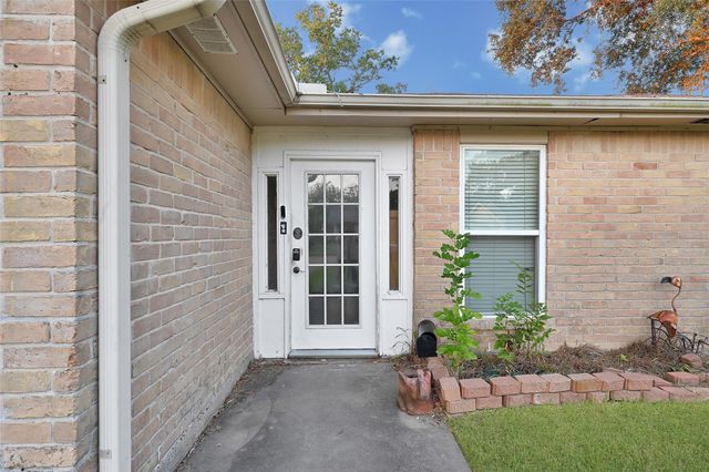 1100 N Heron Drive, Seabrook, TX 77586