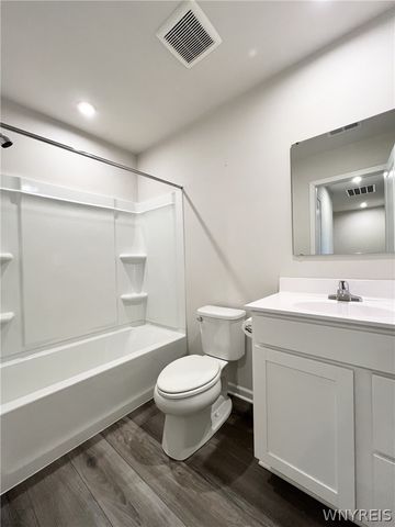 15 Grant Court, West Seneca, NY 14218