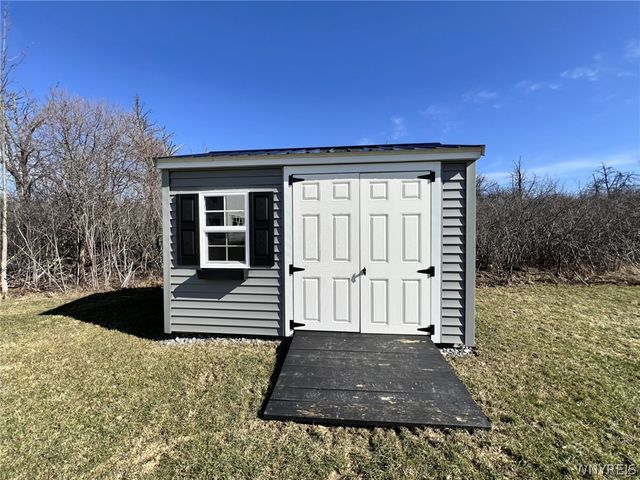 15 Grant Court, West Seneca, NY 14218