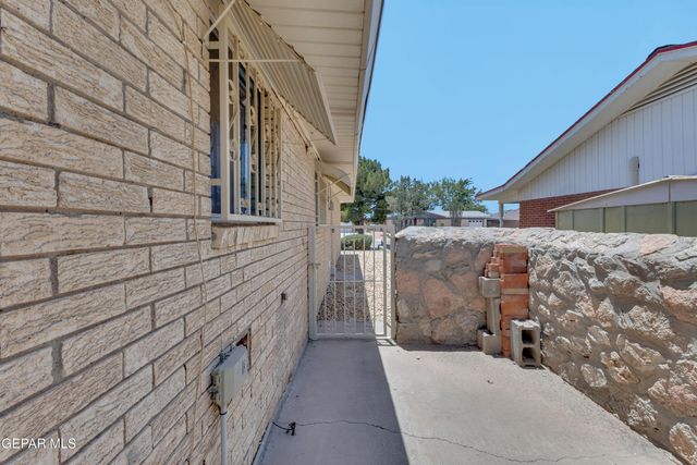 8021 MORLEY Drive, El Paso, TX 79925