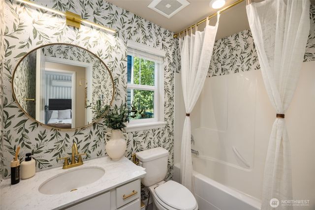 3204 SW Holly St, Seattle, WA 98126
