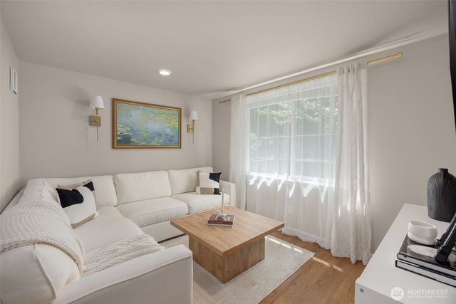 3204 SW Holly St, Seattle, WA 98126