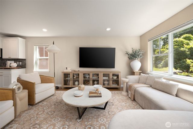 3204 SW Holly St, Seattle, WA 98126