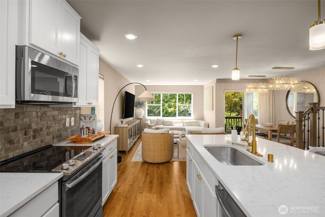 3204 SW Holly St, Seattle, WA 98126