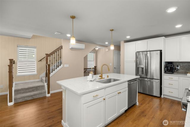 3204 SW Holly St, Seattle, WA 98126