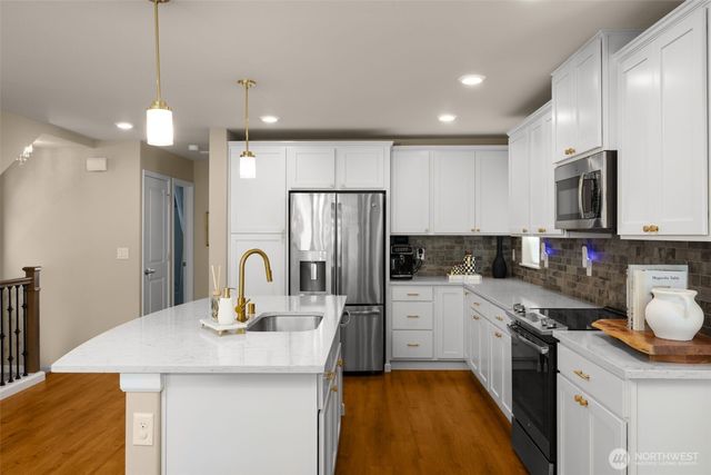 3204 SW Holly St, Seattle, WA 98126