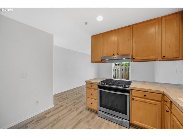 8819 Se ELLIS St, Portland, OR 97266