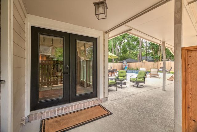 2046 Riverlawn Drive, Kingwood, TX 77339