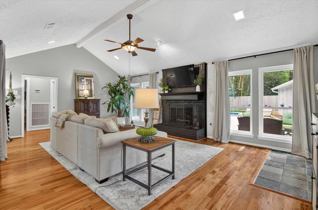 2046 Riverlawn Drive, Kingwood, TX 77339