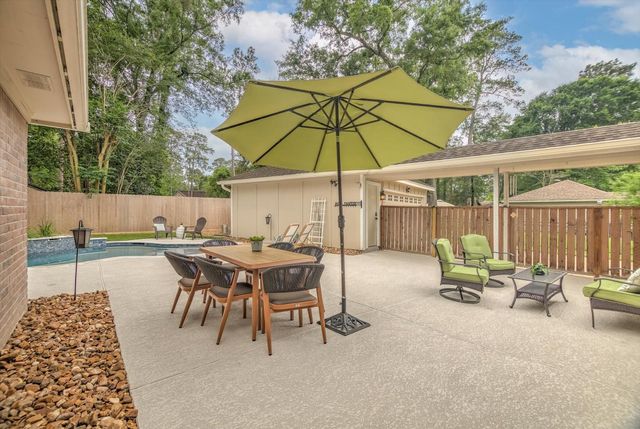 2046 Riverlawn Drive, Kingwood, TX 77339