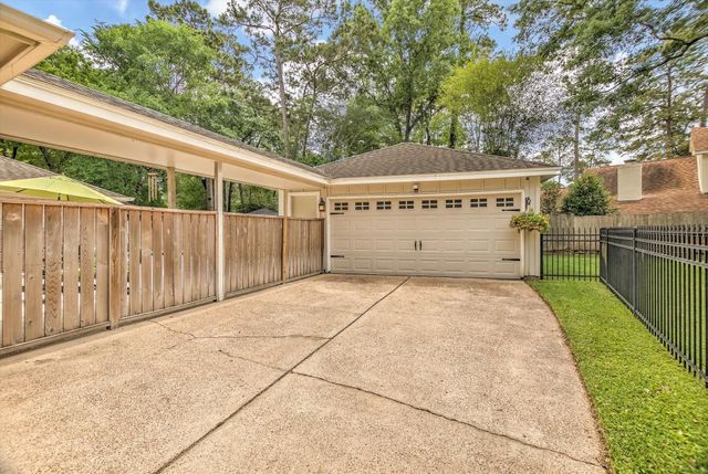 2046 Riverlawn Drive, Kingwood, TX 77339