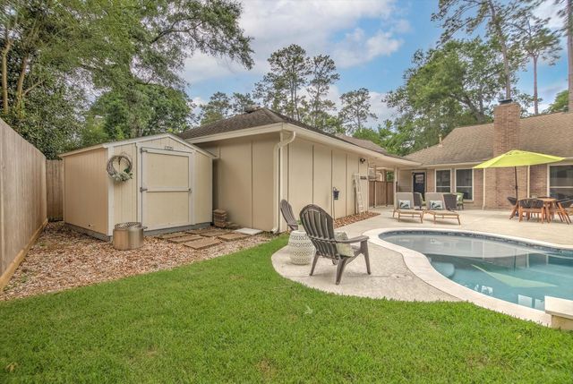 2046 Riverlawn Drive, Kingwood, TX 77339