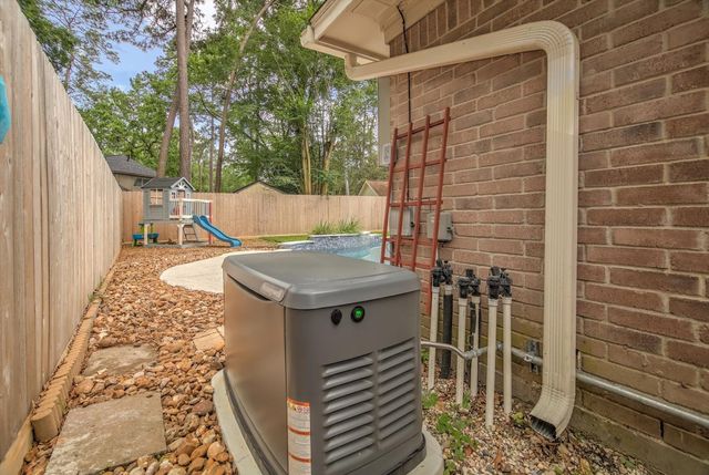 2046 Riverlawn Drive, Kingwood, TX 77339