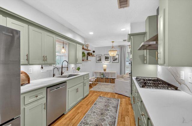 2046 Riverlawn Drive, Kingwood, TX 77339