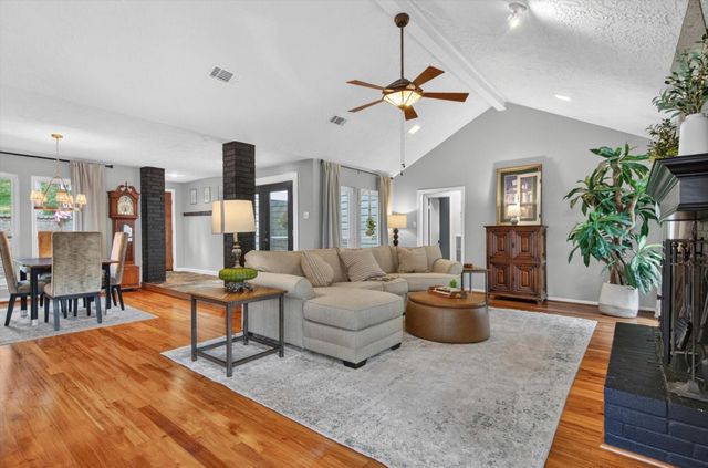2046 Riverlawn Drive, Kingwood, TX 77339
