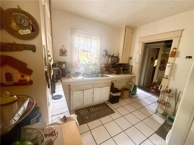 1138 S Ardmore, Los Angeles, CA 90006