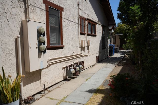 1138 S Ardmore, Los Angeles, CA 90006