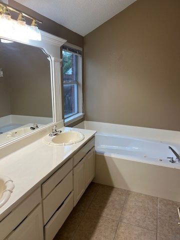 123 E Colorado Avenue, Springdale, AR 72764