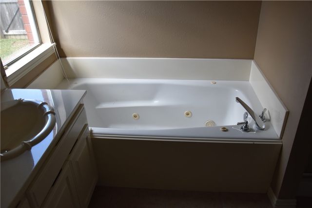 123 E Colorado Avenue, Springdale, AR 72764