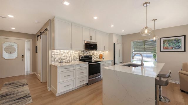 3038 RINGWOOD MEADOW 20, Sarasota, FL 34235