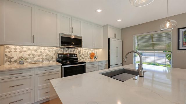 3038 RINGWOOD MEADOW 20, Sarasota, FL 34235