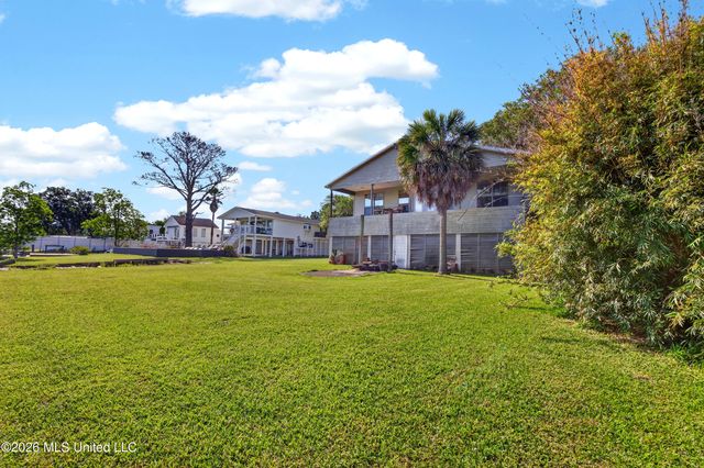 11548 Bayou View Drive, Bay Saint Louis, MS 39520