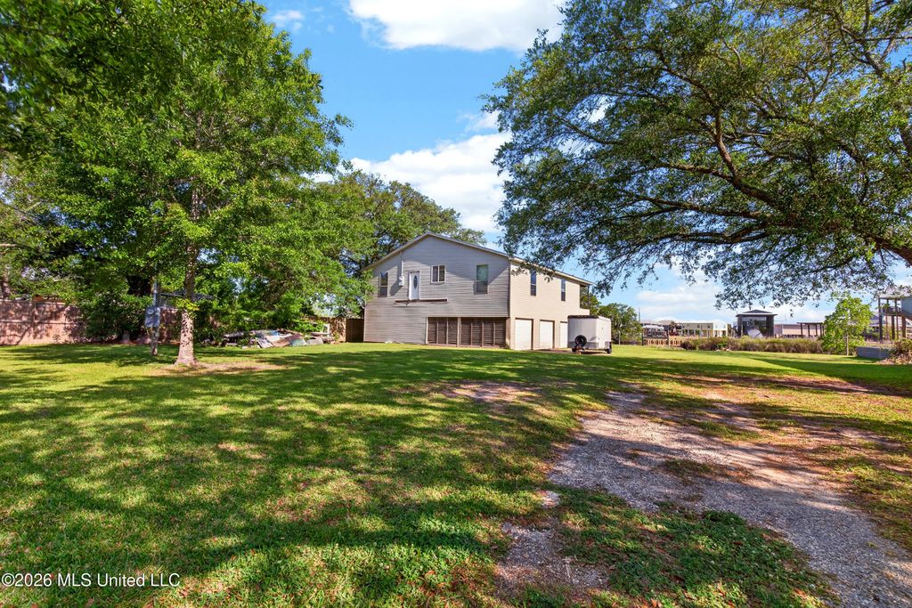 11548 Bayou View Drive, Bay Saint Louis, MS 39520