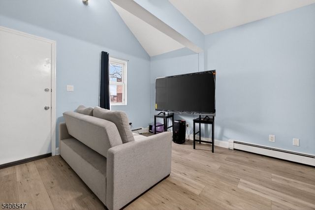 26 Vincent St, Newark City, NJ 07105