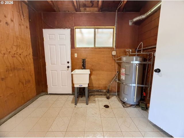 4219 Se ELLIS St, Portland, OR 97206