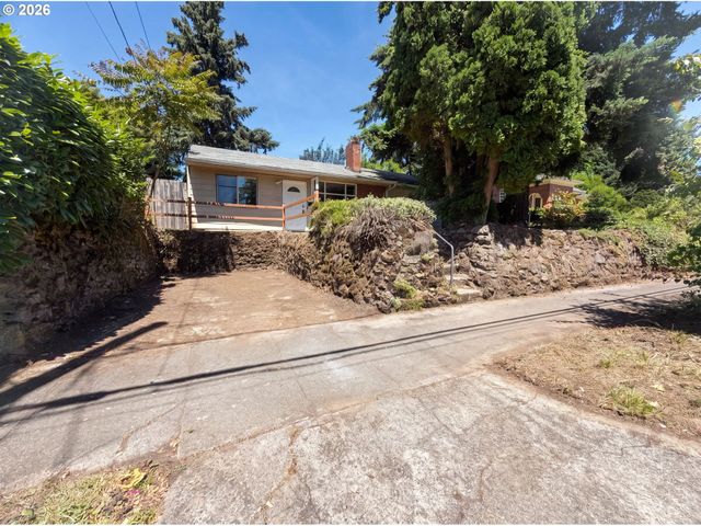 4219 Se ELLIS St, Portland, OR 97206