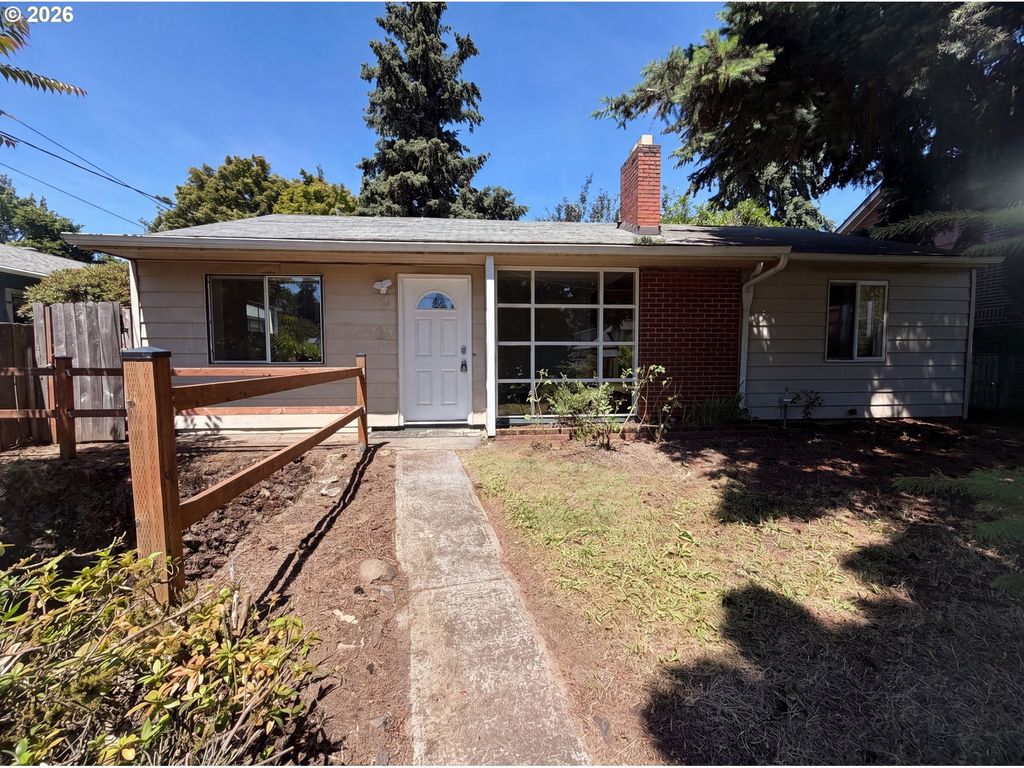 4219 Se ELLIS St, Portland, OR 97206