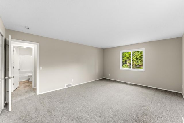 8009 Vincent Circle N, Brooklyn Park, MN 55444