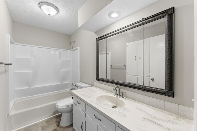 8009 Vincent Circle N, Brooklyn Park, MN 55444