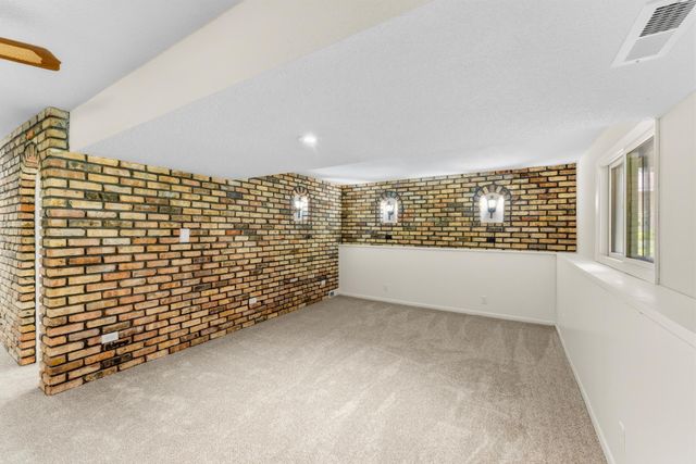 8009 Vincent Circle N, Brooklyn Park, MN 55444