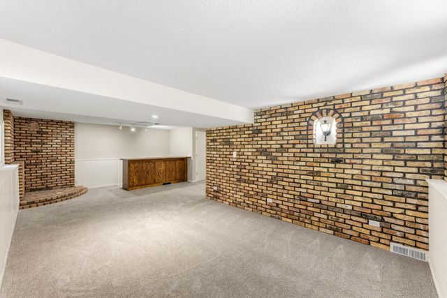 8009 Vincent Circle N, Brooklyn Park, MN 55444
