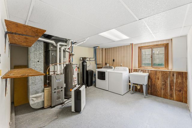 8009 Vincent Circle N, Brooklyn Park, MN 55444