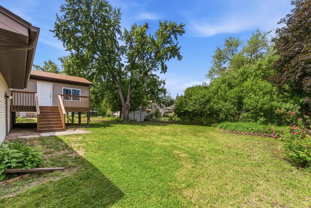 8009 Vincent Circle N, Brooklyn Park, MN 55444