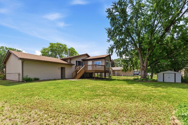 8009 Vincent Circle N, Brooklyn Park, MN 55444