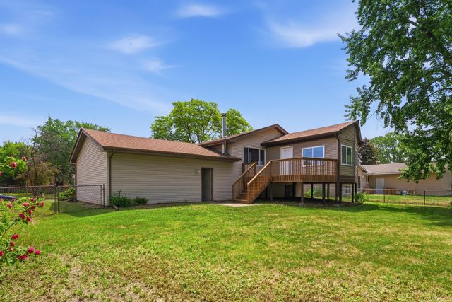 8009 Vincent Circle N, Brooklyn Park, MN 55444