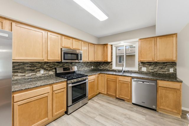 8009 Vincent Circle N, Brooklyn Park, MN 55444