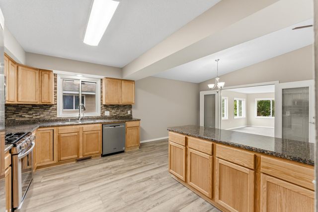 8009 Vincent Circle N, Brooklyn Park, MN 55444