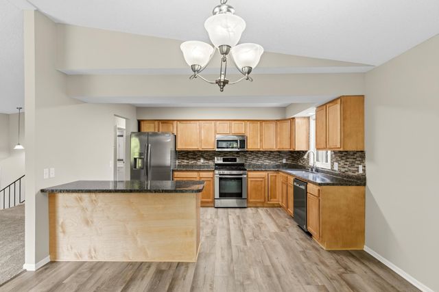 8009 Vincent Circle N, Brooklyn Park, MN 55444