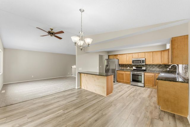 8009 Vincent Circle N, Brooklyn Park, MN 55444