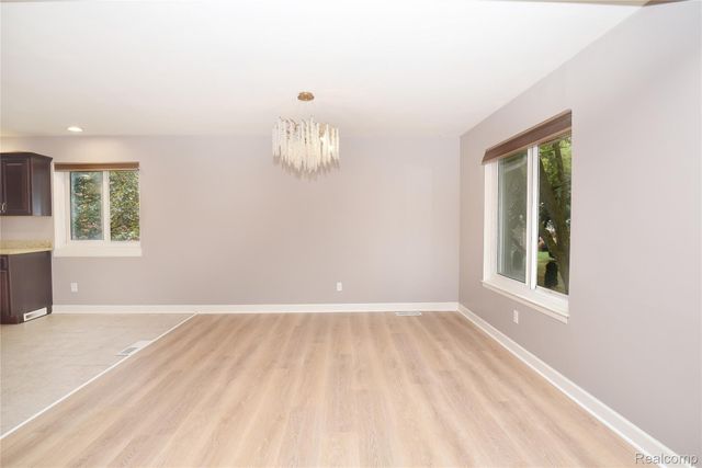 2463 Mulberry Square 13, Bloomfield Hills, MI 48302