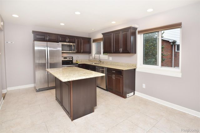 2463 Mulberry Square 13, Bloomfield Hills, MI 48302