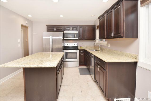 2463 Mulberry Square 13, Bloomfield Hills, MI 48302