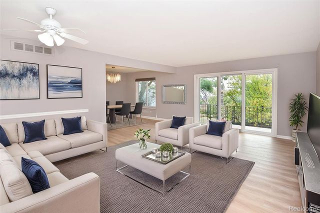 2463 Mulberry Square 13, Bloomfield Hills, MI 48302